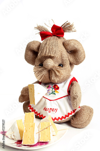 Obraz na płótnie mouse with pieces of cheese w salonie