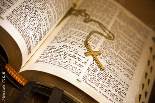 Bild auf Leinwand Open Bible Psalm 23