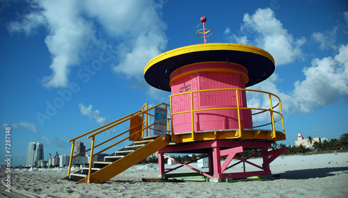 Profile of Pink Lifeguard Tower in South Beach © abstrand