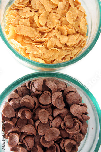 cereal corn flakes and choco flakes