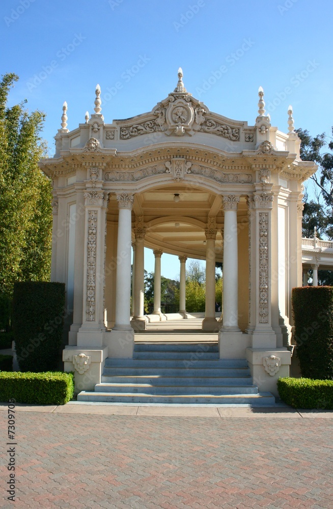 Obraz premium baroque colonnade