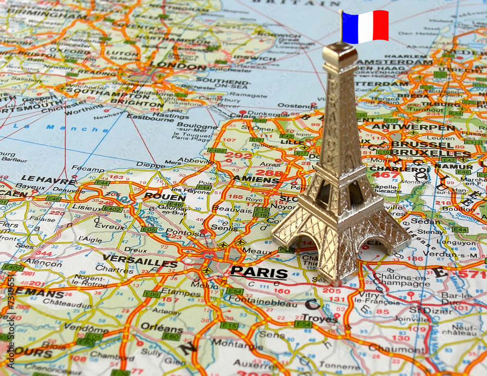Naklejka premium Eiffel tower on map
