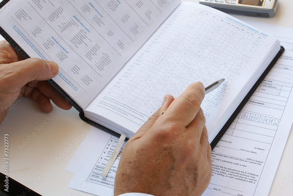 Naklejka premium Checking international holidays in calendar