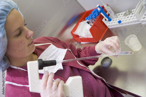 Obraz na plátne Embryologist processing sample
