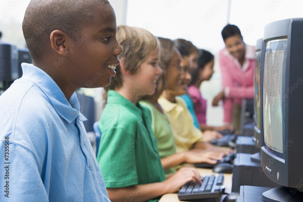 Elementary school computer class Elementary school computer class