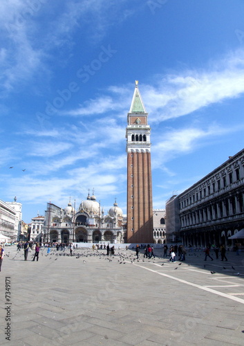 Place Saint Marc Venise, Italie, Campanile et basilique.