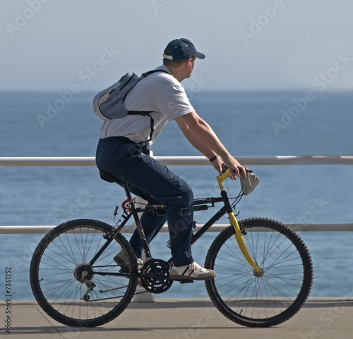 Hombre en bicicleta