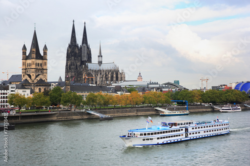 Passagierschiff bei Köln