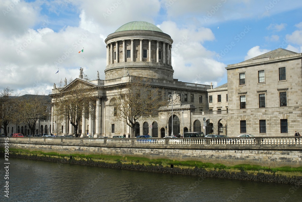 Fototapeta premium Four Courts overlooking the River Liffey ( 1796)