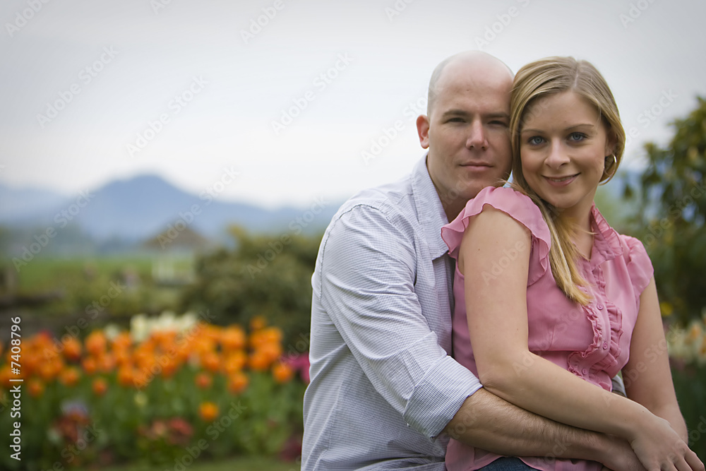 Obraz premium Young Couple in flower field