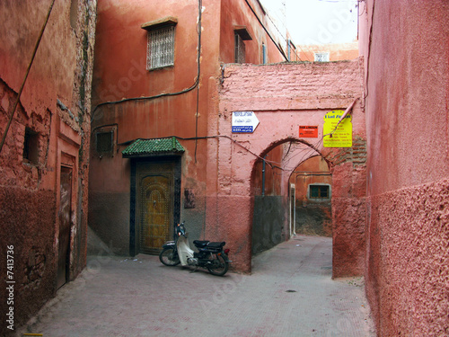 Marrakech - ruelle de la M  dina