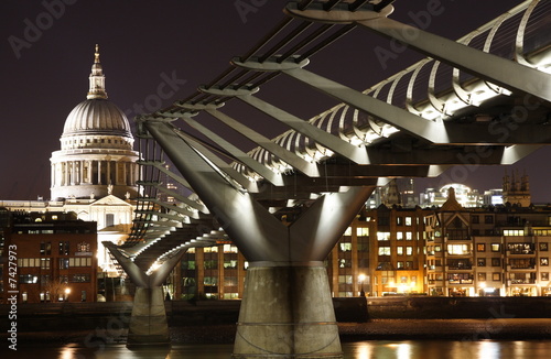 London: Millenium bridge & St Paul's at night