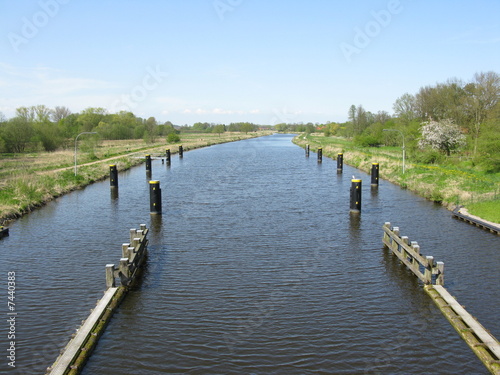Fototapeta Naklejka Na Ścianę i Meble -  Elbe-Lübeck-Kanal bei Panten