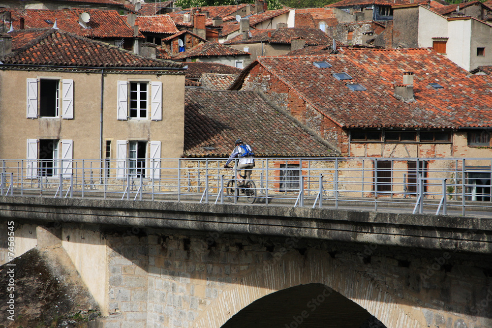 cycliste sur le pont