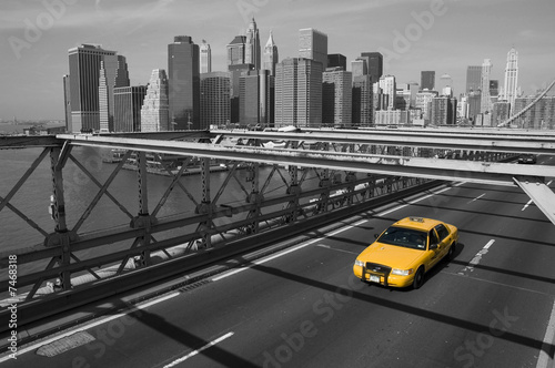 New York - Brooklyn Bridge e taxi giallo