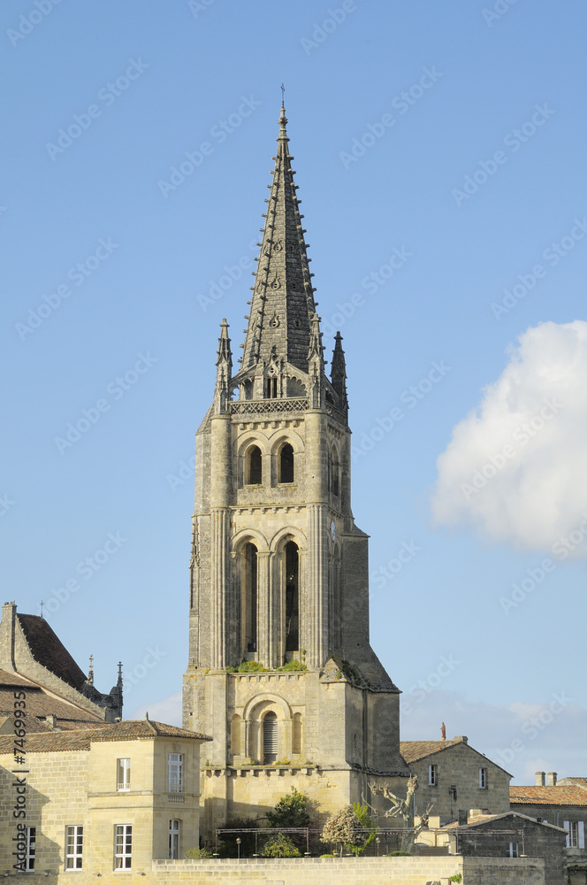 la tour de l'église monolithe de saint émilion
