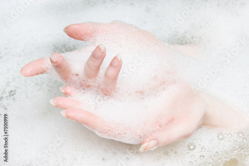 Woman hands in a bath with foam © chaossart