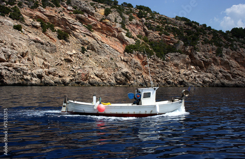 Fischerboot vor der Westküste von Mallorca photo