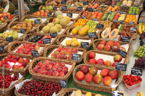 Obst  - frische Früchte