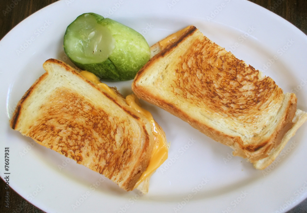 Traditional Lunch Time Favorite: Grilled Cheese Sandwich Traditional Lunch Time Favorite: Grilled Cheese Sandwich