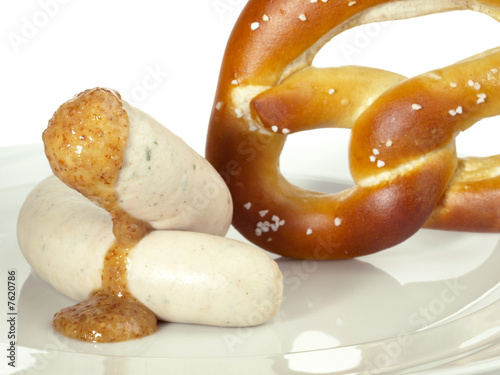 Weißwürste mit Brezel und Senf photo