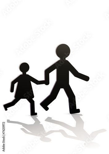 Parent et son enfant à pied
