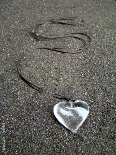 Curvas do colar coração de quartzo photo