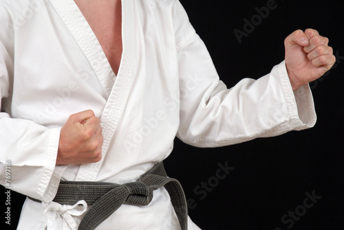 karate ceinture noire art martial en garde