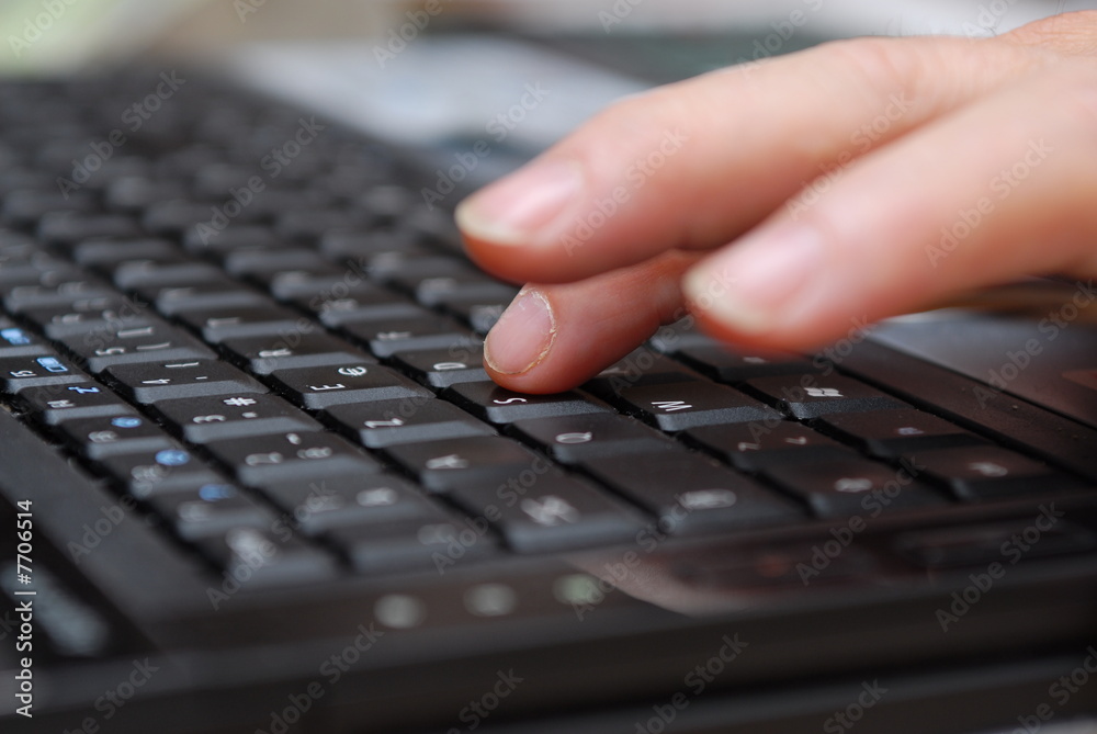 clavier et doigt clavier et doigt