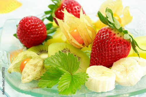Fototapeta Naklejka Na Ścianę i Meble -  Fresh fruits as dessert with low calorie