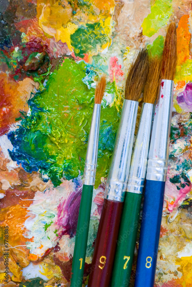 Obraz premium palette and paintbrushes