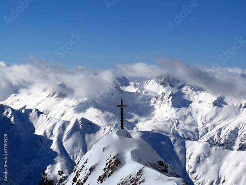 Berge mit Kreuz © spot-shot