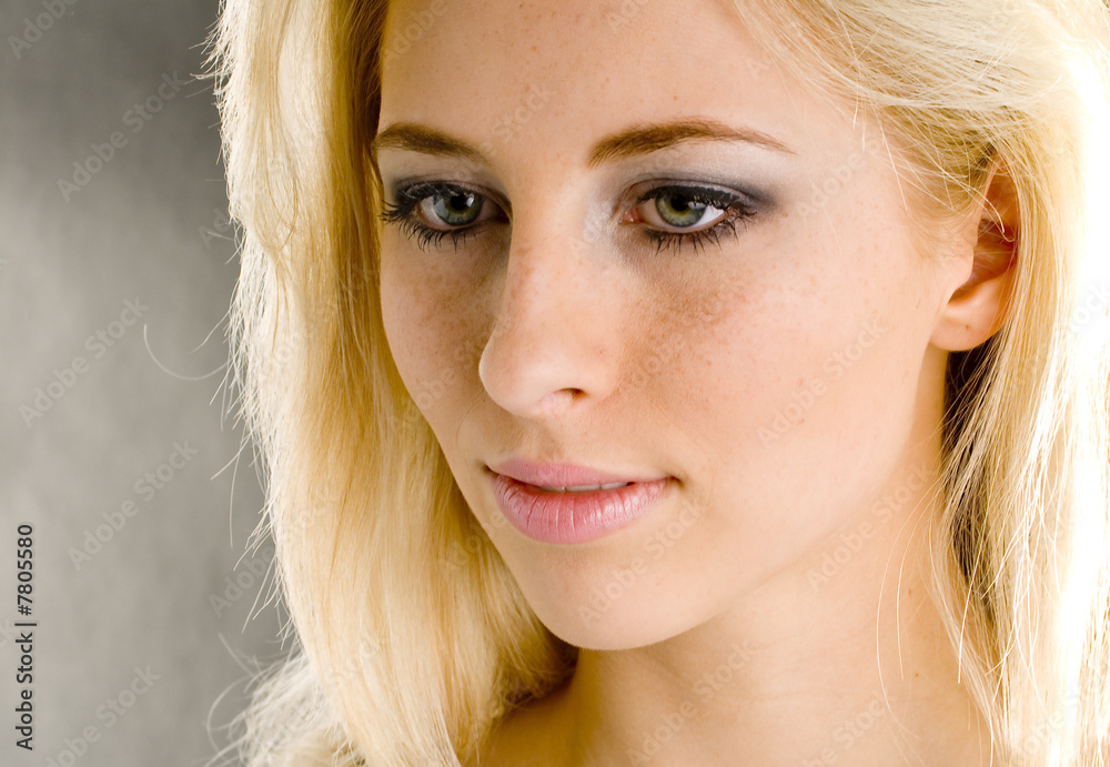 Obraz premium Portrait of a beautiful young woman