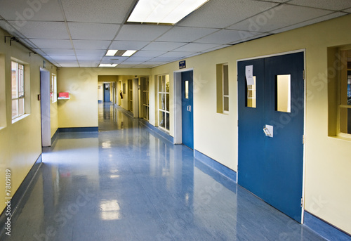 Canvastavla hospital hallway