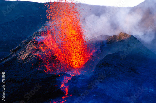 eruption du piton de la fournaise © Pat on stock