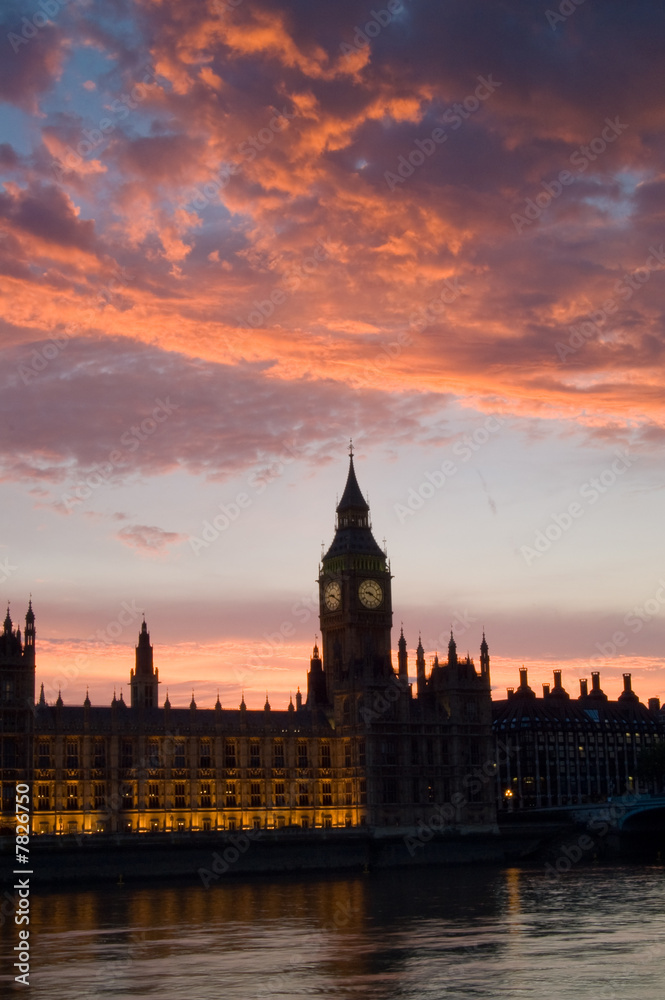 Fototapeta premium Houses of parliament at sunset