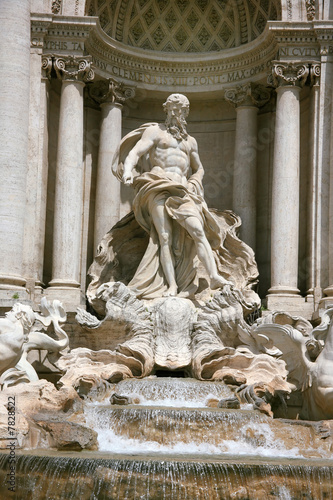 trevi fountain  rome  italy