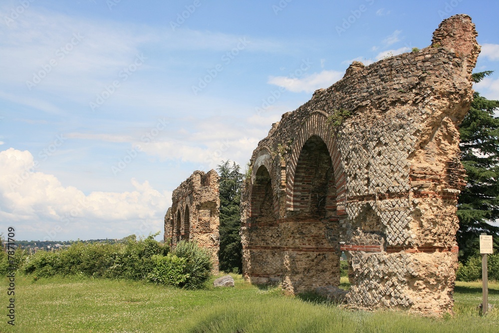 ruines acqueducs romains