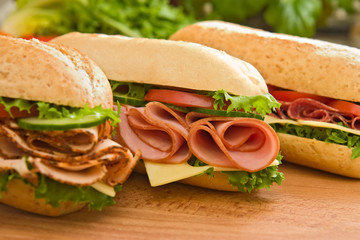 Sierkussen Snackbar Trio sandwiches met ham en salami  © Studiotouch