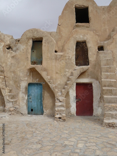 Anciens greniers    grains - M  d  nine     Tunisie