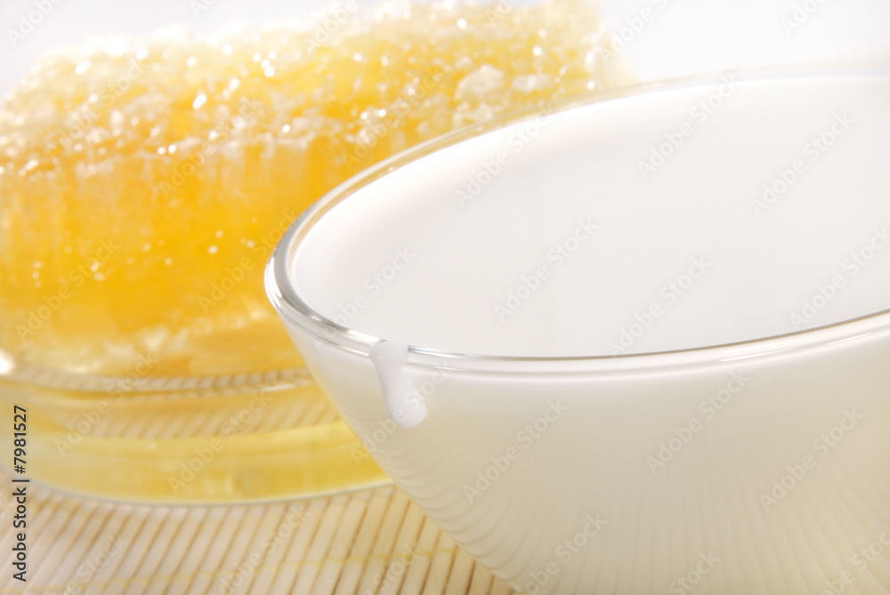 Milch und Honigwabe Milch und Honigwabe