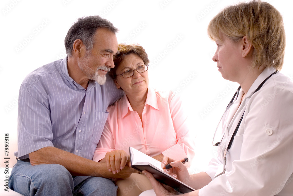 Obraz premium senior couple visiting a doctor