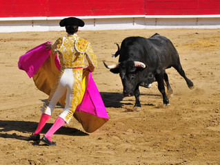 Poster Stierenvechten Matador tegenover vechtstier  © Clarence Alford