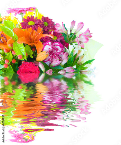 Fototapeta Naklejka Na Ścianę i Meble -  bouquet frais avec reflet