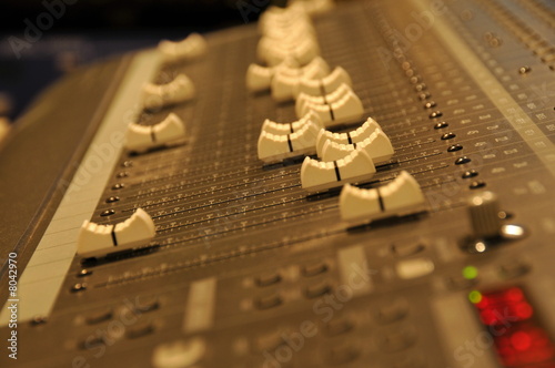 Table de mixage audio numérique 02