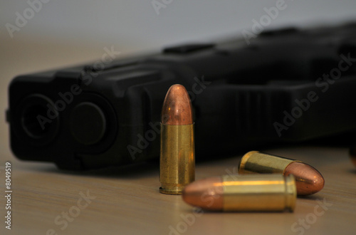 9mm pistol and bullets 4