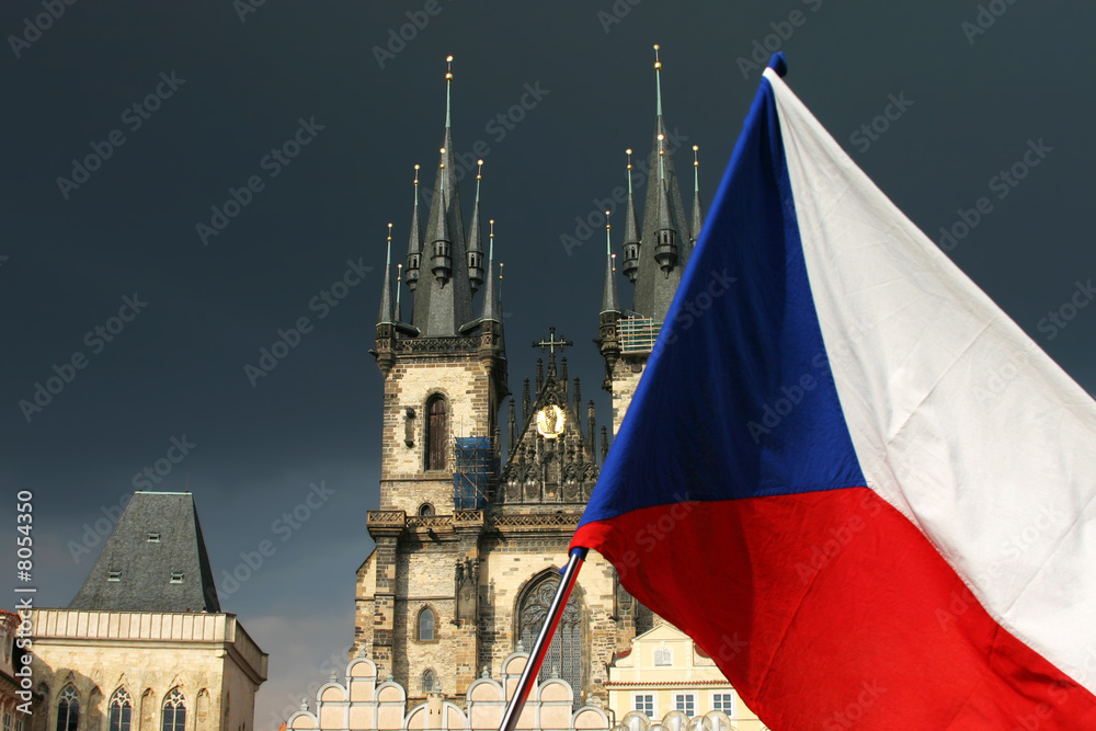 Obraz premium cathedral in Prague with flag of the Czech Republic