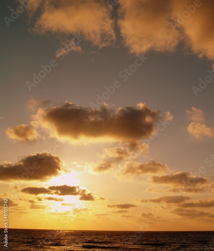 la lumière naissant au delà du large photo