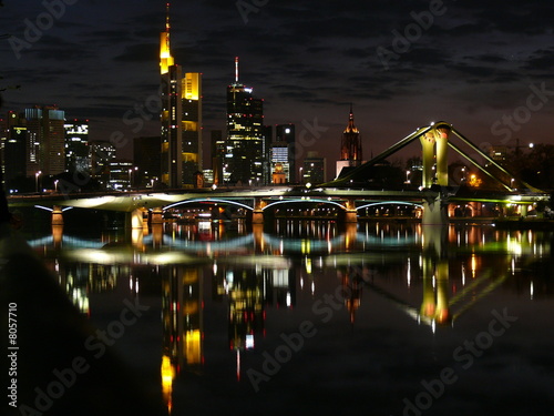 Frankfurt-Skyline bei Nacht photo