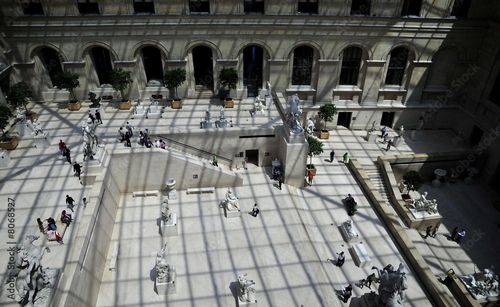 Fototapeta premium Museum Le Louvre in Paris
